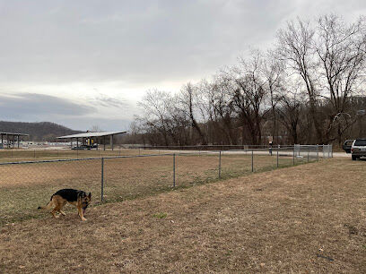 R Veterinary Dog Park in Linn Creek